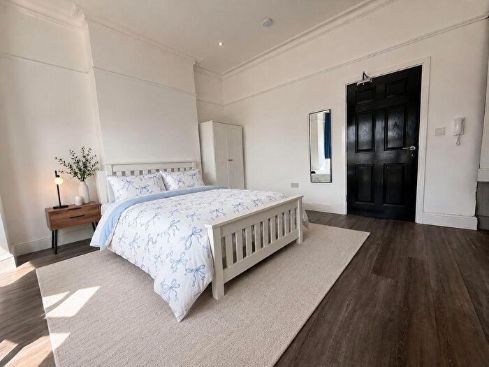 1 Bedroom Flat To Rent In Park Road, Nottingham, NG7