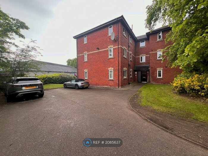2 Bedroom Flat To Rent In Thurlwood Croft, Westhoughton, Bolton, BL5