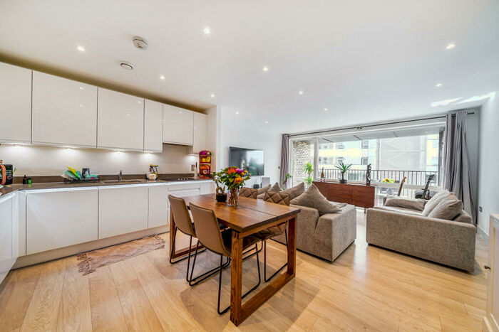 2 Bedroom Apartment To Rent In Lakeside Drive, Park Royal, London, NW10