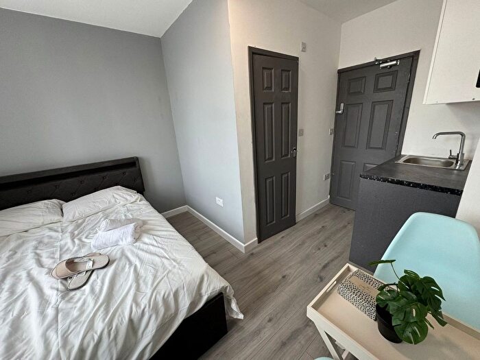 Studio To Rent In Whitchurch Lane, Edgware, HA8