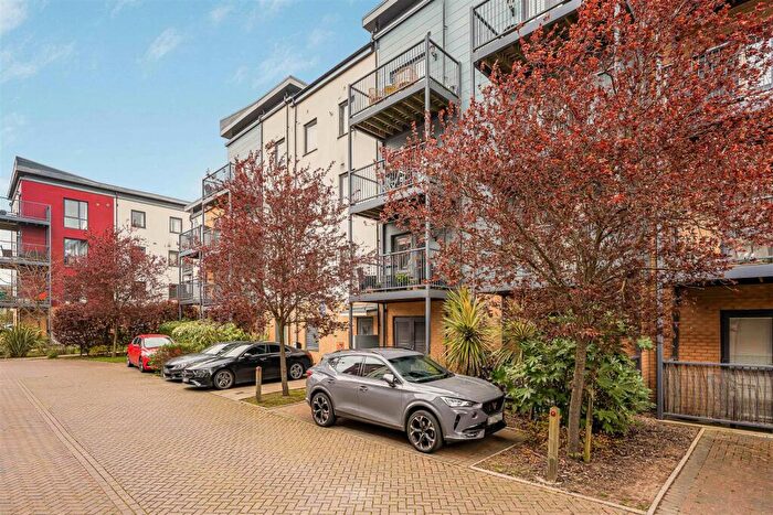 2 Bedroom Flat For Sale In Shingly Place, North Chingford, E4