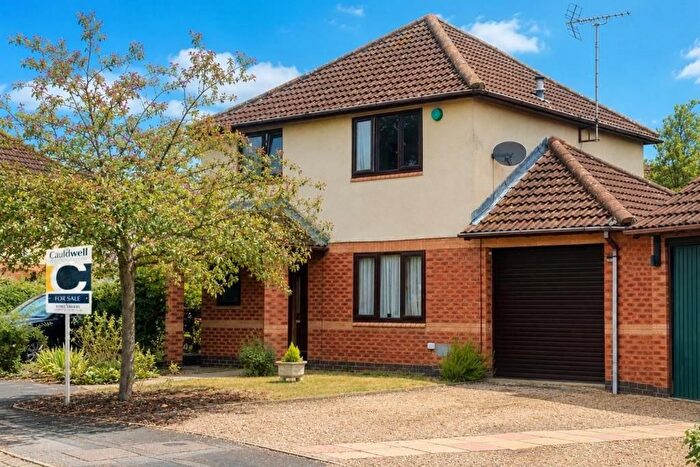 3 Bedroom Detached House For Sale In Hockliffe Brae, Walnut Tree, Milton Keynes, MK7