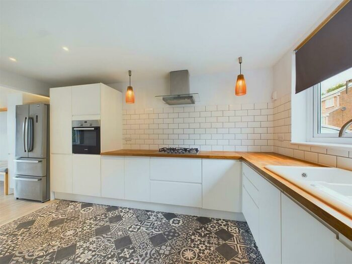 4 Bedroom Detached House To Rent In Florida Drive, Exeter, EX4