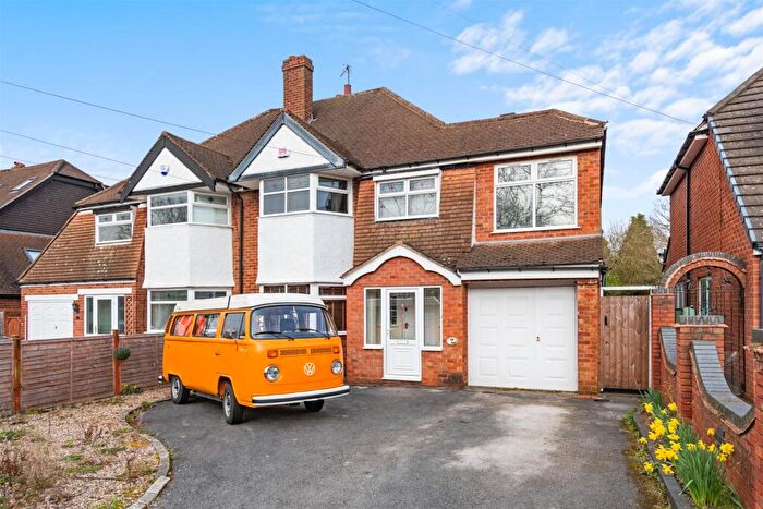 4 Bedroom Semi-Detached House To Rent In Kingslea Road, Solihull, B91