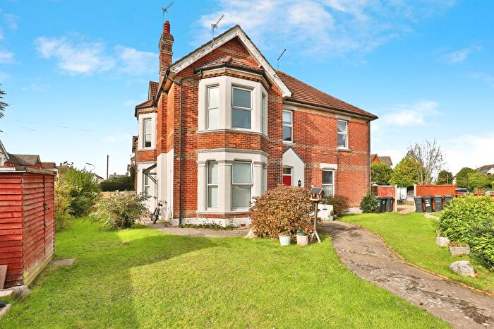 1 Bedroom Flat For Sale In Heron Court Road, Bournemouth, BH3