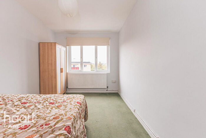 2 Bedroom Flat For Sale In Kingswood Estate, London, SE21