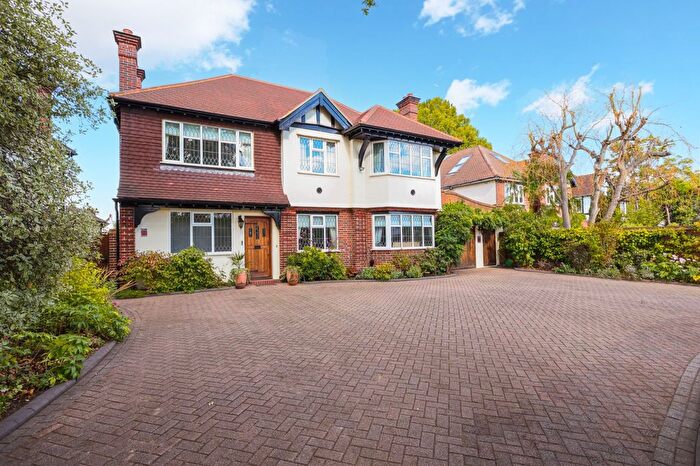 5 Bedroom Detached House For Sale In Rydens Road, Walton-On-Thames, Surrey, KT12