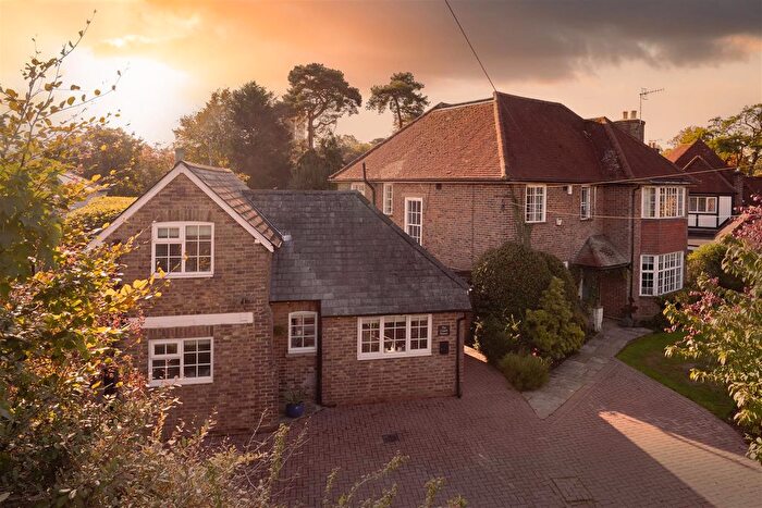 5 Bedroom Detached House For Sale In Linkfield Lane, Redhill, RH1