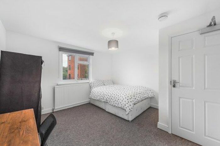 6 Bedroom Semi-Detached House To Rent In Weydon Lane, Farnham, Surrey, GU9