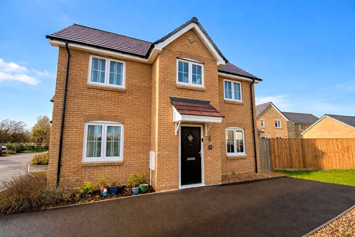 3 Bedroom Detached House For Sale In Kathorn Close, Alwalton, Peterborough, PE7