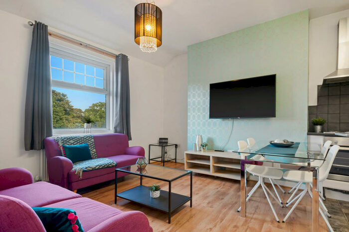 4 Bedroom House To Rent In Headingley Lane, Leeds, LS6