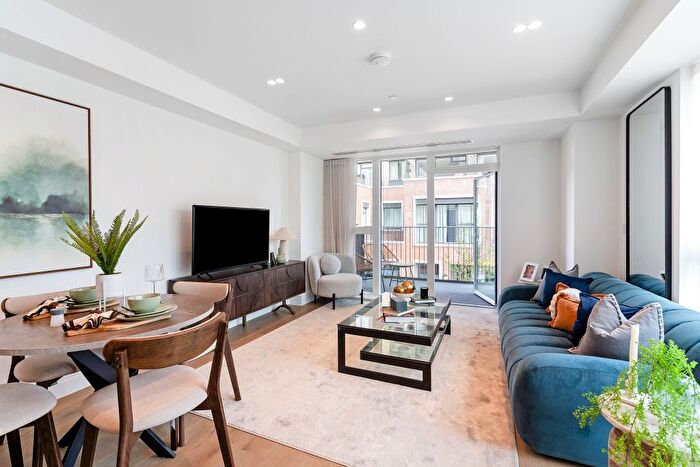 2 Bedroom Flat For Sale In Chiswick Green, Chiswick High Road, W4