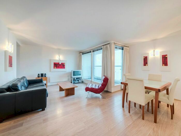 2 Bedroom Flat To Rent In Corona Building, Blackwall Way, E14