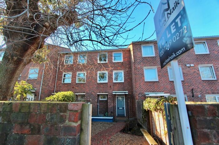 2 Bedroom Maisonette To Rent In Lordship Road, Stoke Newington, London, N16