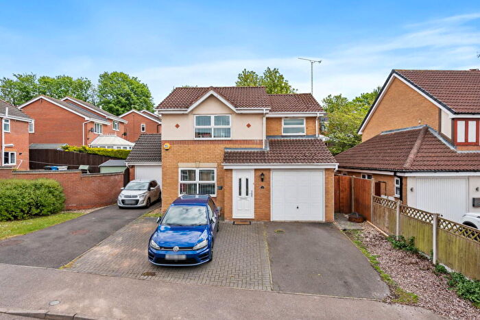 3 Bedroom Detached House For Sale In Pendle Avenue, Kettering, NN16