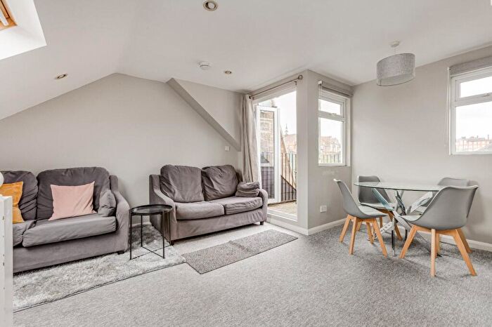 3 Bedroom Flat To Rent In Broomwood Chambers, Broomwood Road, SW11