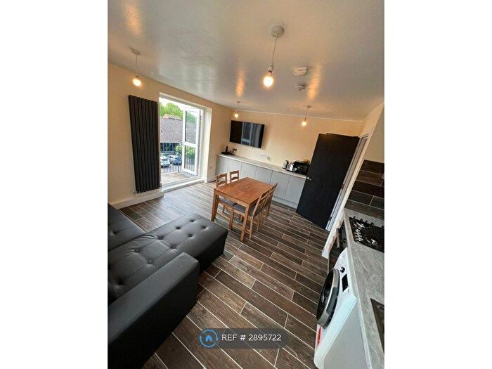 4 Bedroom Maisonette To Rent In Holford House, London, SE16