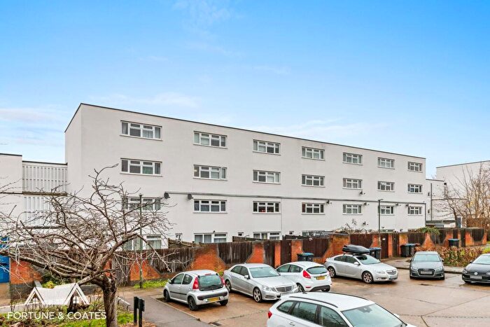 2 Bedroom Maisonette For Sale In Risdens, Harlow, CM18