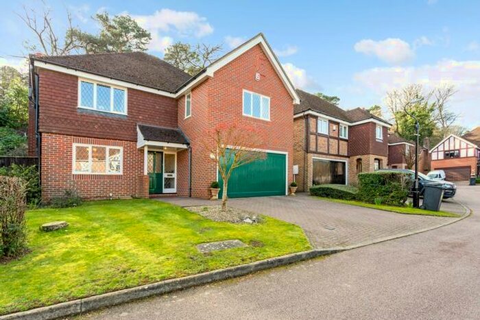 4 Bedroom Detached House To Rent In Birkdale Gardens, Croydon, CR0