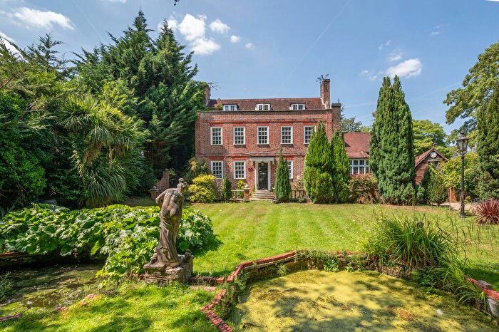 6 Bedroom Detached House To Rent In London Road, Wallington, Surrey, SM6