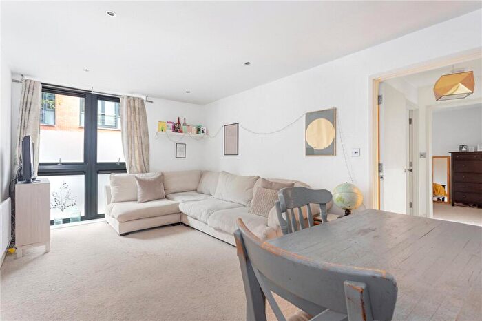 2 Bedroom Apartment For Sale In Greatorex Street, London, E1