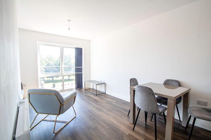 2 Bedroom Flat To Rent In Park Residence, Holbeck, Leeds, LS11