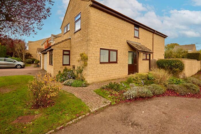 4 Bedroom Detached House For Sale In Pensclose, Witney, OX28