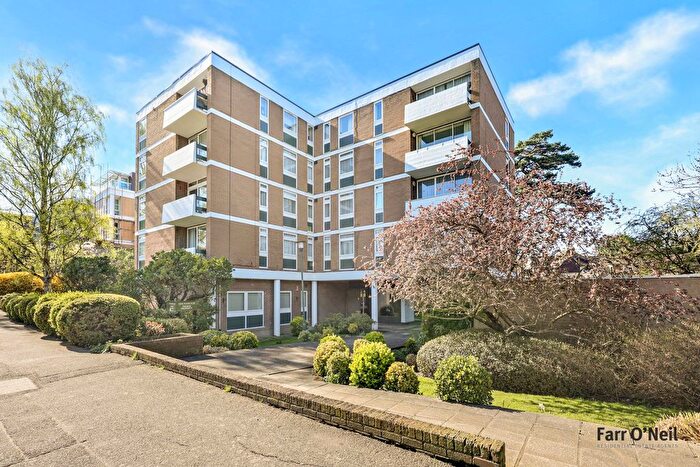 2 Bedroom Flat For Sale In Spanbrook, Chigwell, IG7
