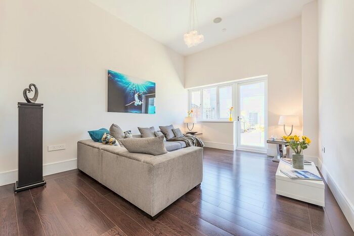 2 Bedroom Flat To Rent In West Gate, London, W5