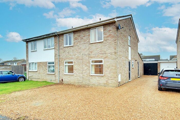 4 Bedroom Semi Detached House To Rent In Priory Avenue, Swavesey, CB24