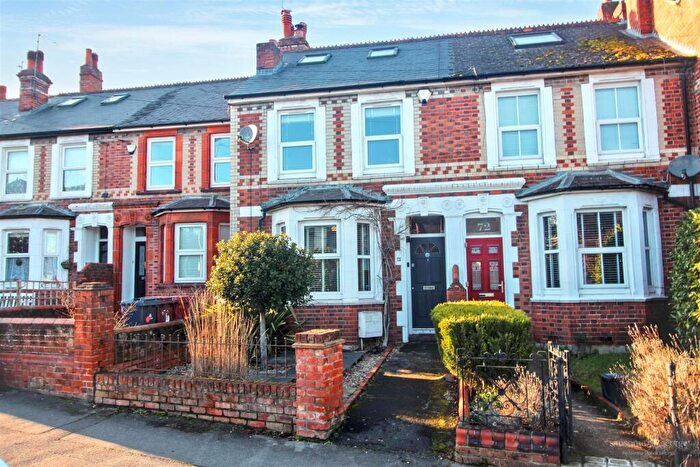 3 Bedroom Terraced House For Sale In Grovelands Road, Reading, RG30