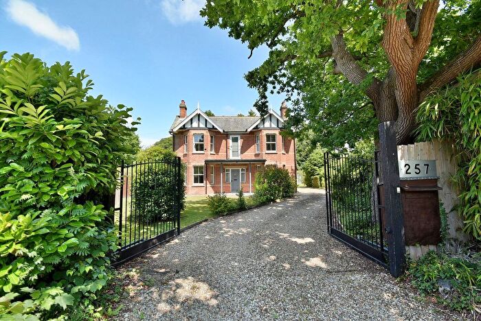 4 Bedroom Detached House For Sale In Ringwood Road, Ferndown, BH22
