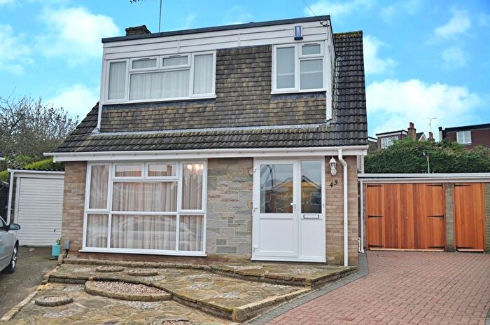 3 Bedroom Detached House To Rent In Fairacres, Ruislip, HA4