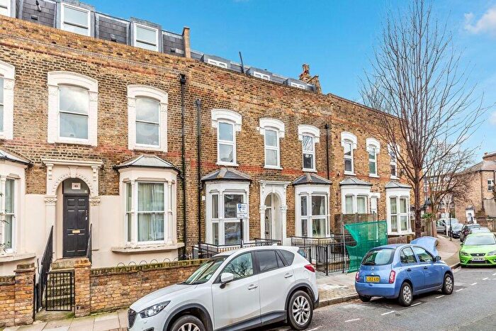 4 Bedroom Flat To Rent In Foulden Road, Stoke Newington, N16