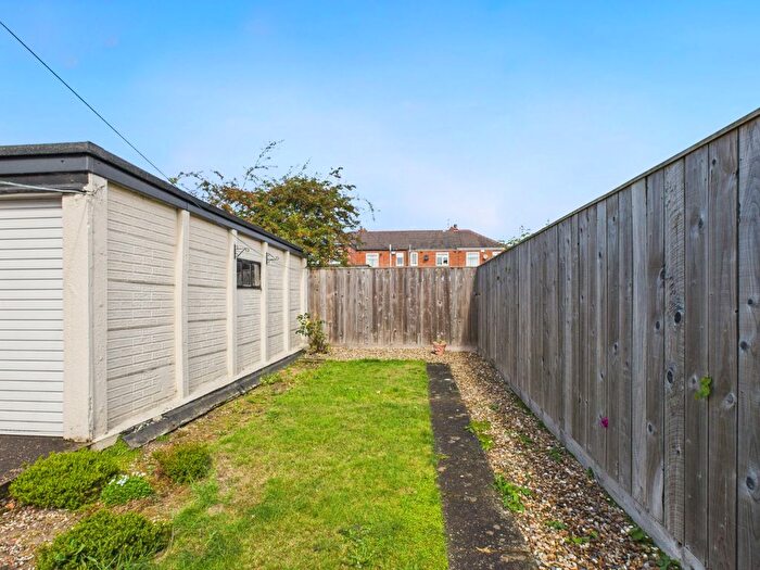 2 Bedroom Semi-Detached House For Sale In Sunningdale Road, Hessle, HU13