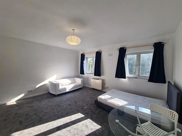 Studio To Rent In Lambert Road, Brixton Hill, SW2