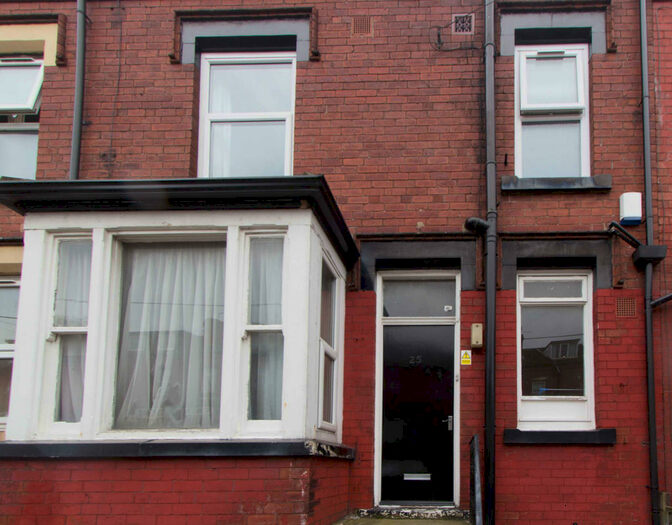 2 Bedroom House To Rent In Beechwood Mount, Leeds, LS4