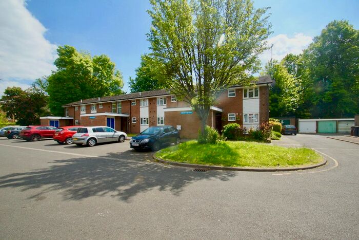 1 Bedroom Maisonette To Rent In Bethersden Close, Beckenham, BR3