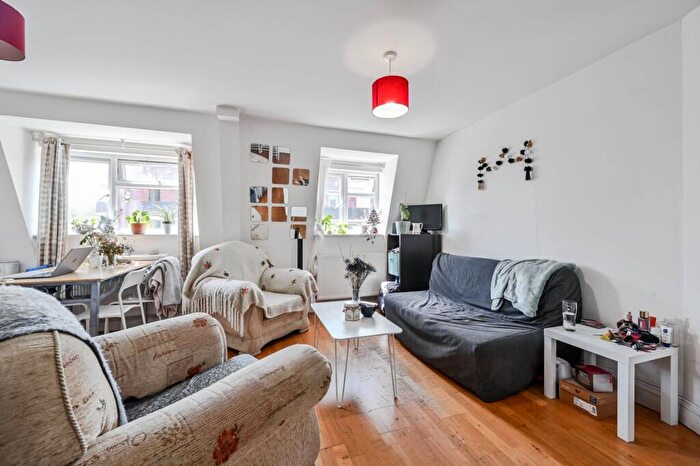 2 Bedroom Flat For Sale In Cornerstone Court, Hemming Street, Bethnal Green, London, E1