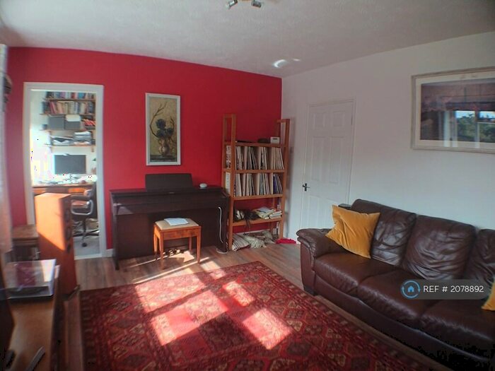 3 Bedroom Flat To Rent In Woodbridge Crescent, Leeds, LS6