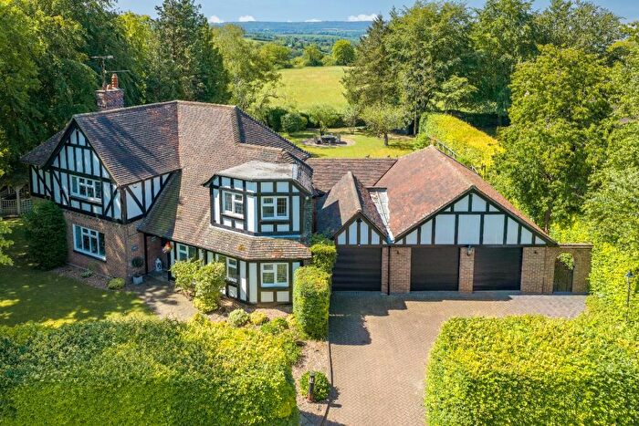 4 Bedroom Detached House For Sale In The Avenue (Private Road), Dunstable, Beds, LU6