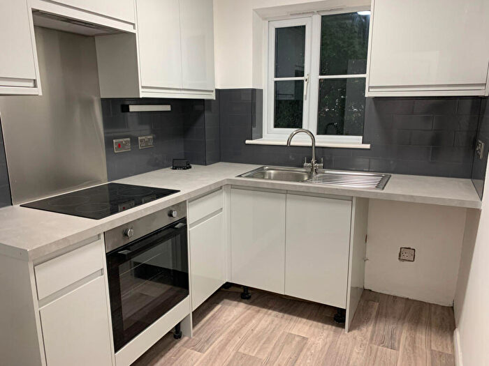 2 Bedroom Flat To Rent In Town Mead, West Green, Crawley, RH11