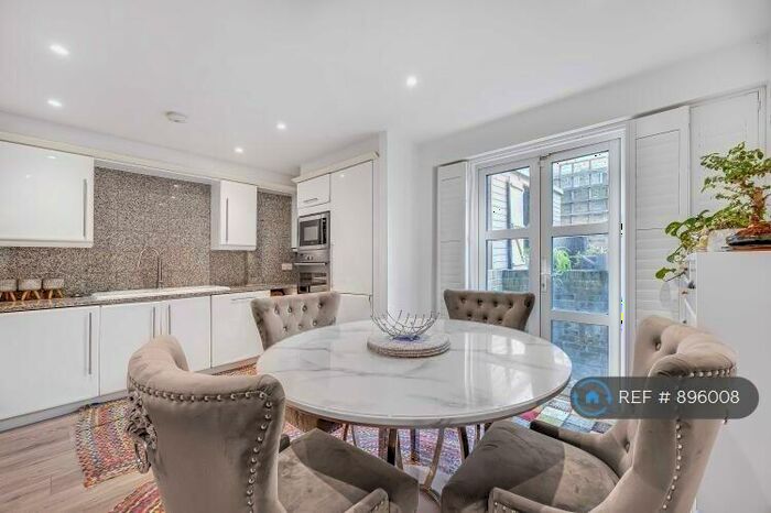 3 Bedroom Flat To Rent In Lisson Grove Belvedere Heights, London, NW8