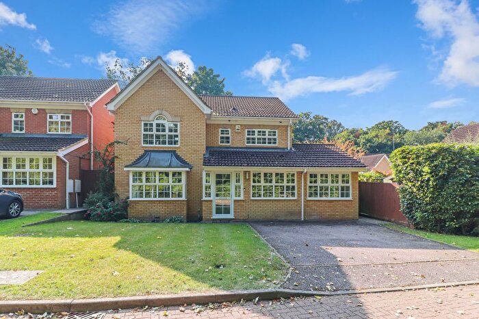 4 Bedroom Detached House For Sale In Tunnel Wood Road, Watford, WD17