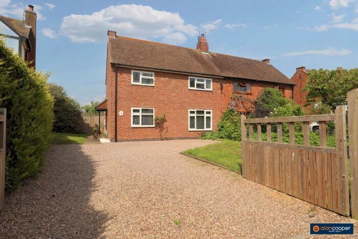 3 Bedroom Semi-Detached House For Sale In Townsends Close, Burton Hastings, CV11