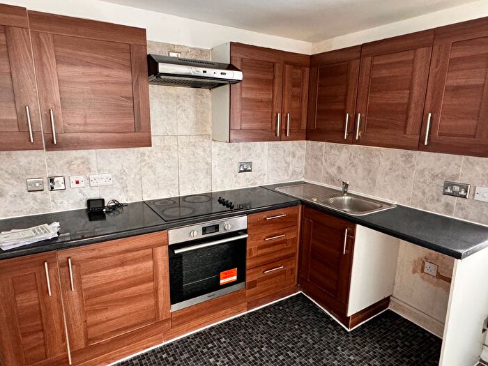 3 Bedroom Flat To Rent In Romford Road, London, E7