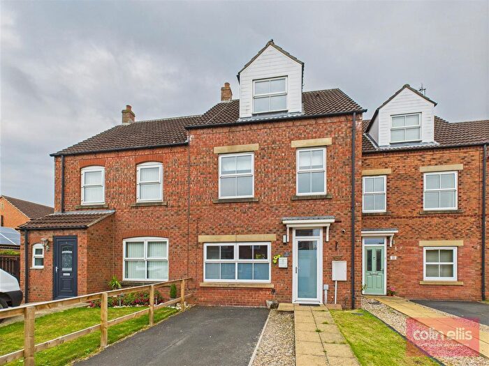 3 Bedroom Terraced House For Sale In Brigantia Gardens, Scarborough, YO12