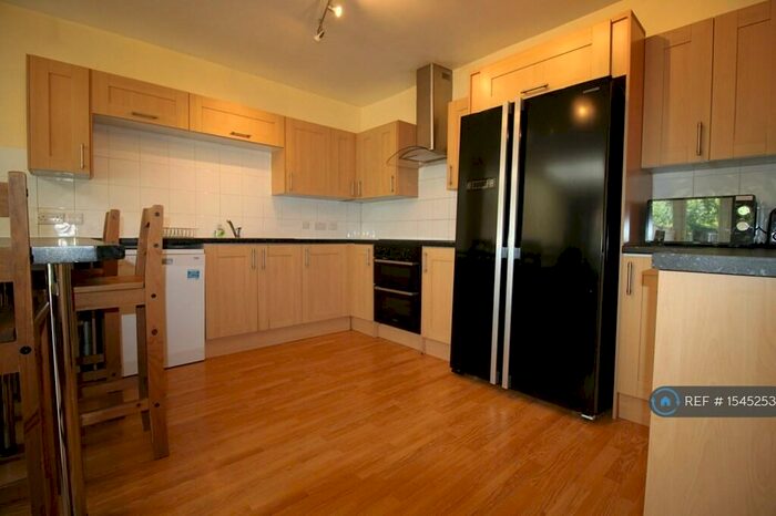 7 Bedroom Semi-Detached House To Rent In Ripstone Gardens, Southampton, SO17