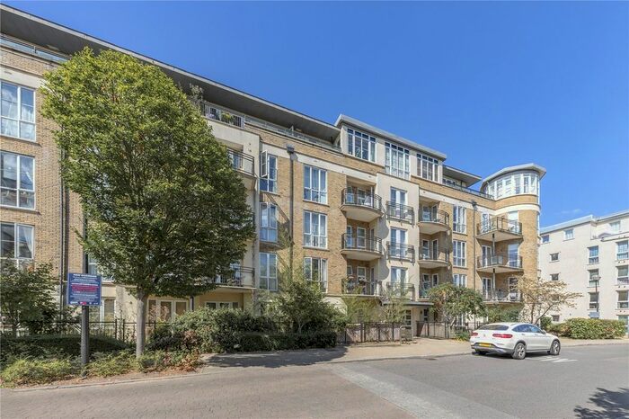 2 Bedroom Flat To Rent In Melliss Avenue, Richmond, TW9