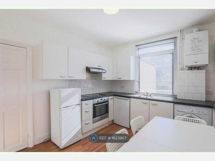 2 Bedroom Flat To Rent In Chestnut Avenue, London, E7